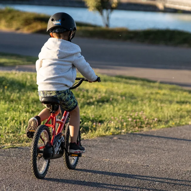 Enfant à Velo au Lac du Der