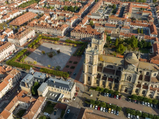 Place d'Armes à Vitry-le-François vue de drone