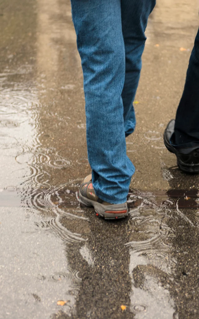 Marche sous la pluie