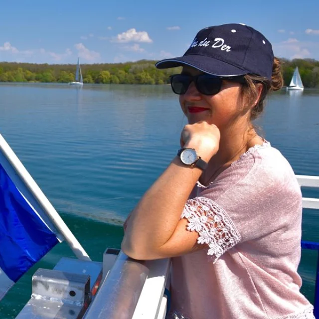 Une passagère sur le bateau promenade Lac du Der